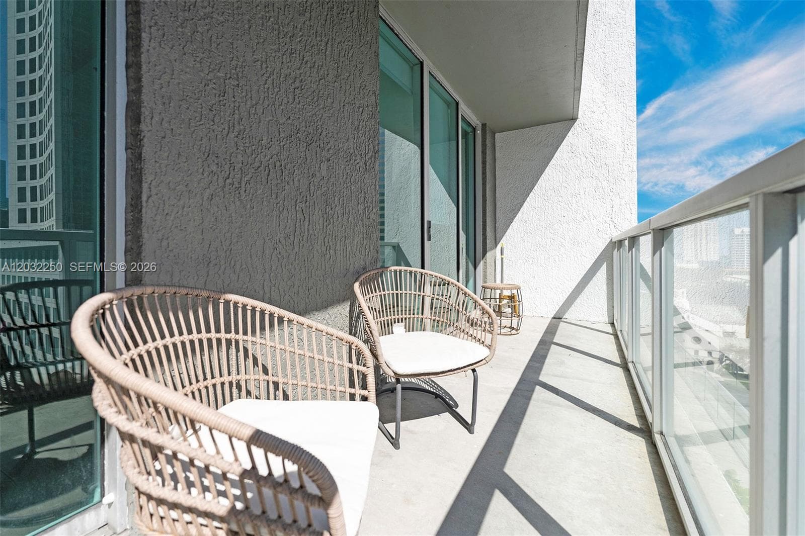 55 SE 6th St # 1208, Miami FL 33131 — 25