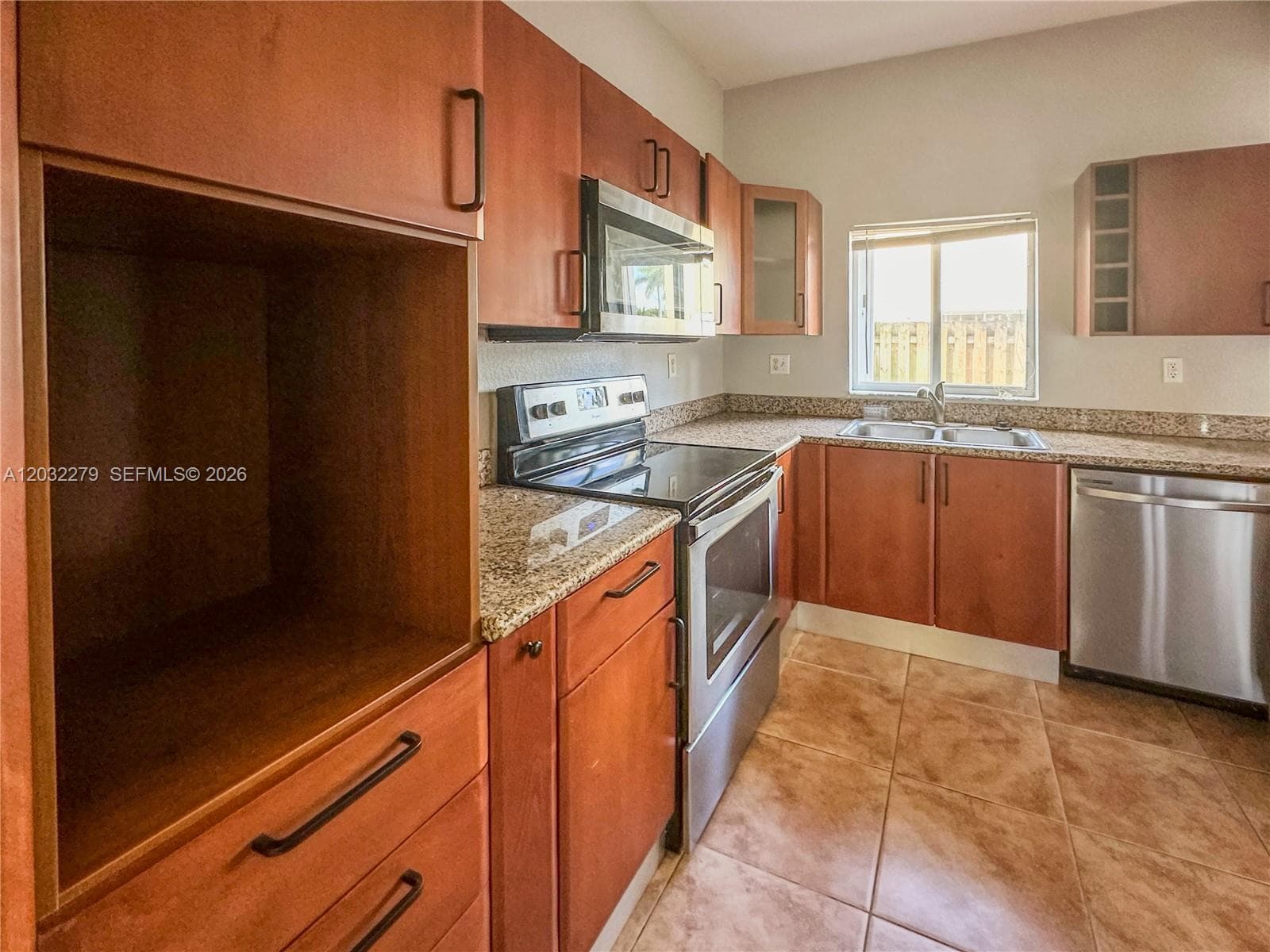 17866 NW 74th Ct, Hialeah FL 33015 — 10