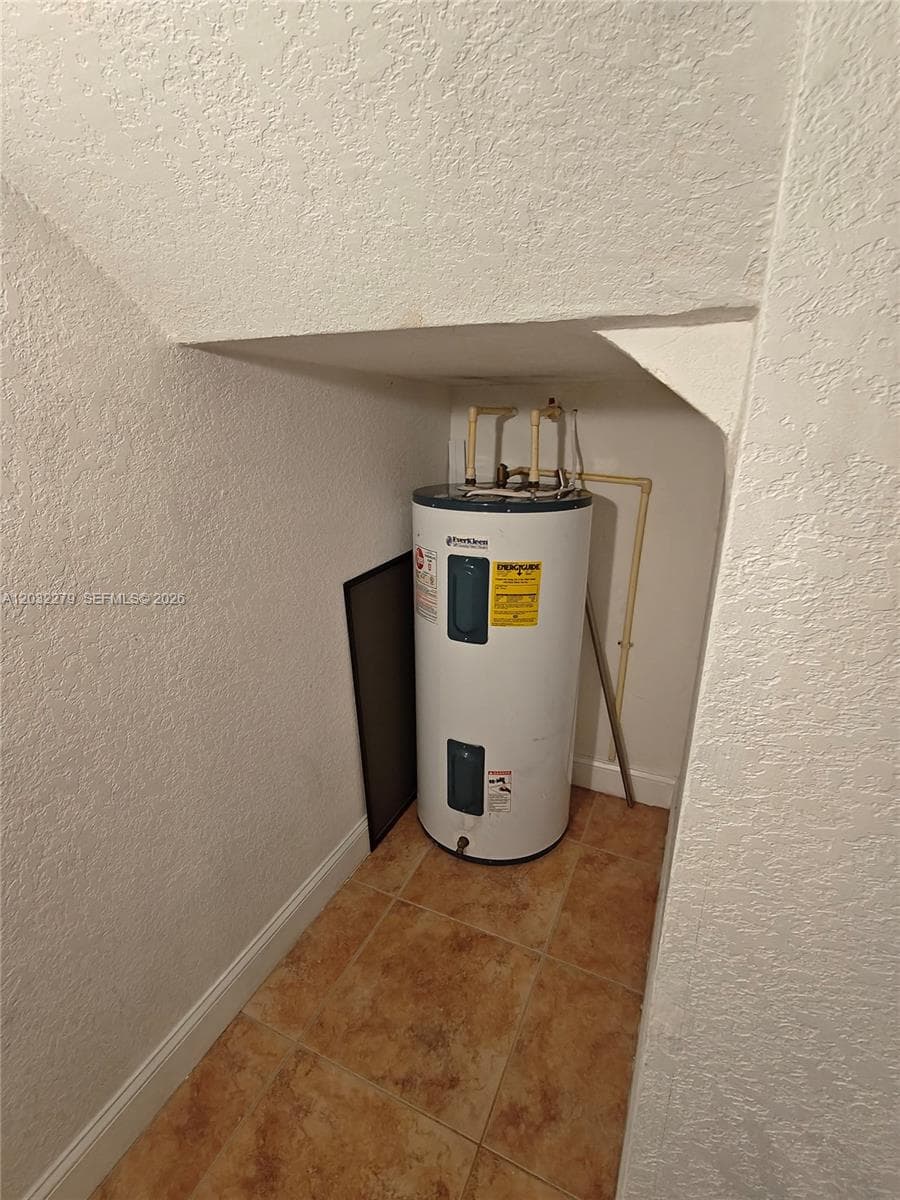 17866 NW 74th Ct, Hialeah FL 33015 — 39