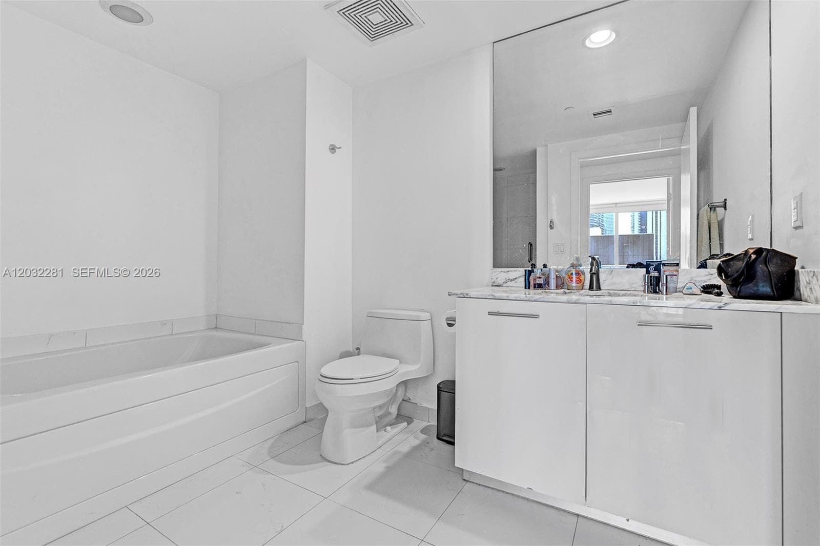 55 SE 6th St # 1208, Miami FL 33131 — 23