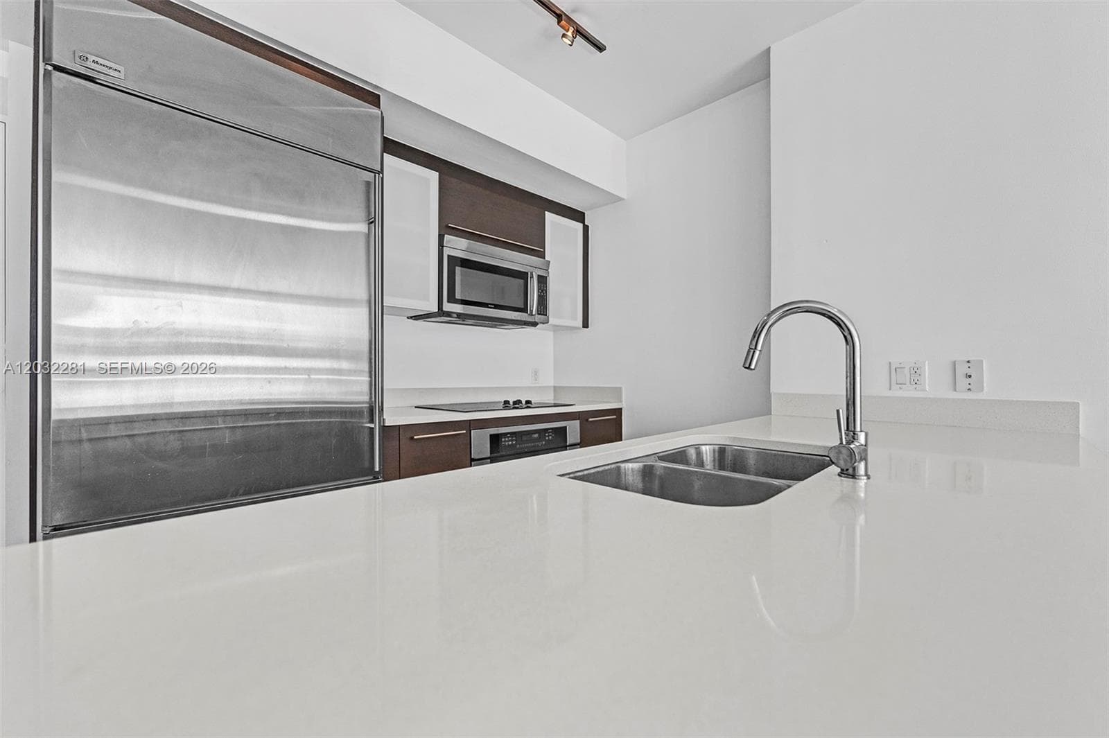 55 SE 6th St # 1208, Miami FL 33131 — 16