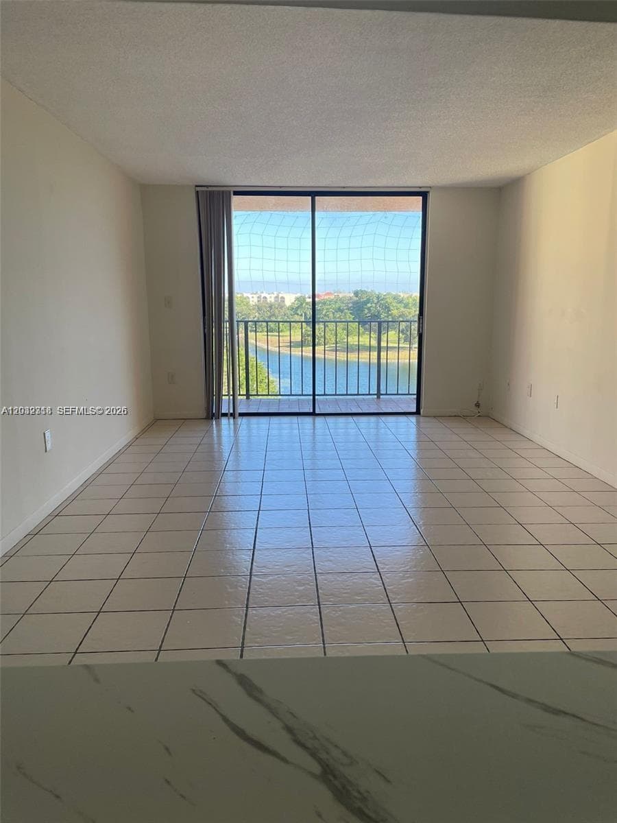 Golfview Cl Fontainbl Pk, Miami, FL — 2