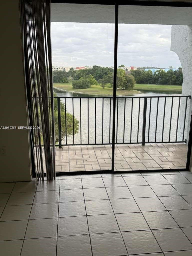 Golfview Cl Fontainbl Pk, Miami, FL — 3