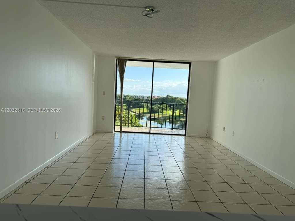 Golfview Cl Fontainbl Pk, Miami, FL — 4