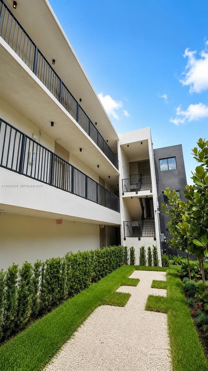 8106 NE 1st Ave # 3, Miami FL 33138 — 2