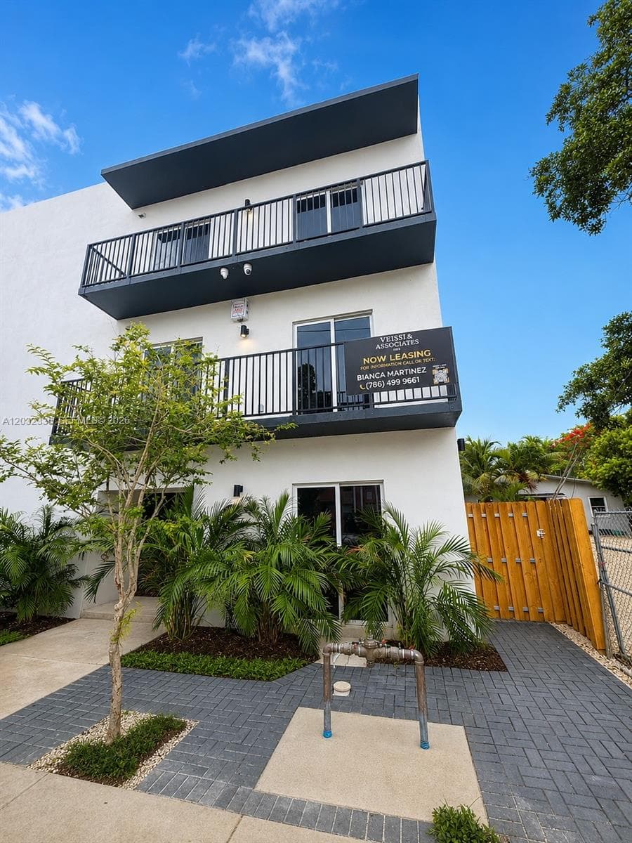 8106 NE 1st Ave # 3, Miami FL 33138 — 1