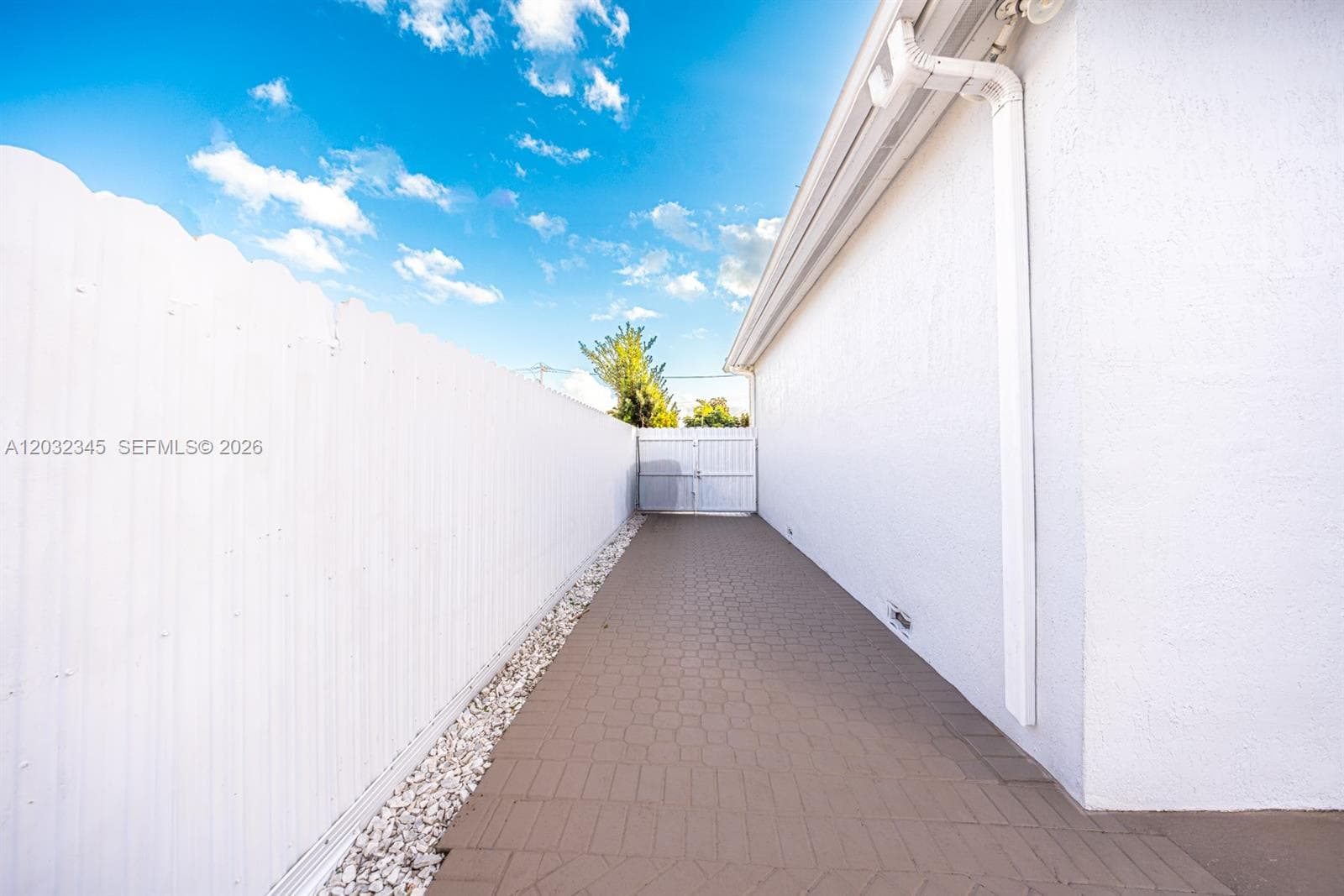 9365 SW 44th St, Miami FL 33165 — 21
