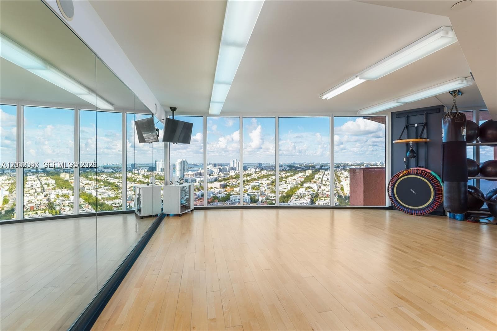 300 S Pointe Dr # 908, Miami Beach FL 33139 — 36