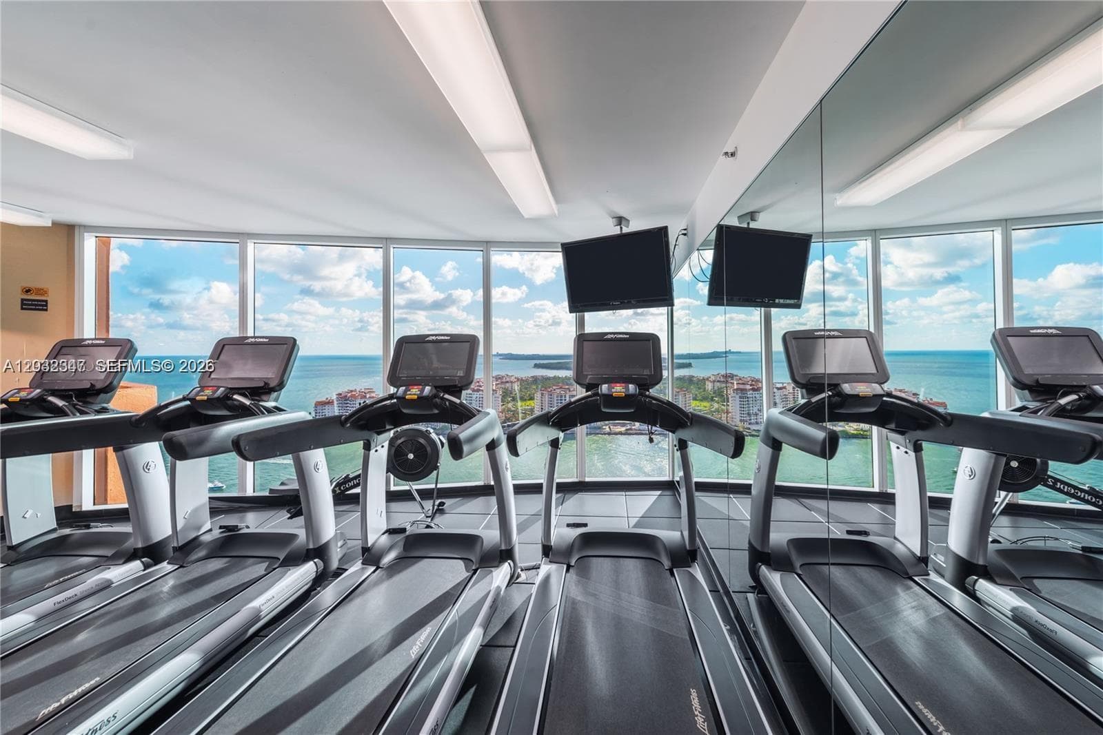 300 S Pointe Dr # 908, Miami Beach FL 33139 — 33