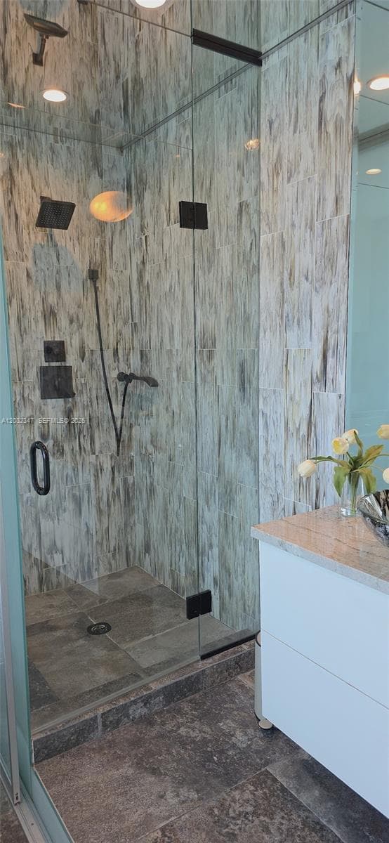 300 S Pointe Dr # 908, Miami Beach FL 33139 — 25