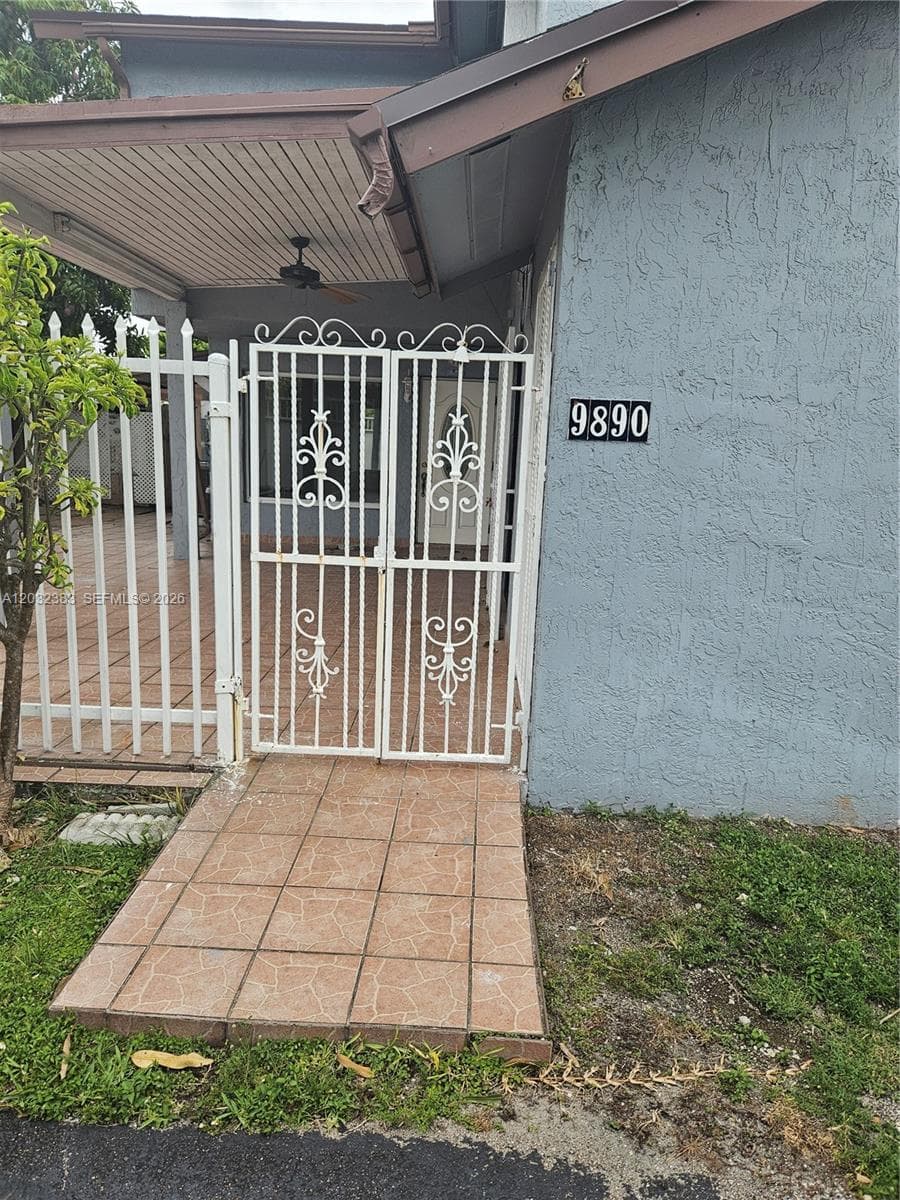 9890 NW 80th Pl # 2122, Hialeah Gardens FL 33016 — 4