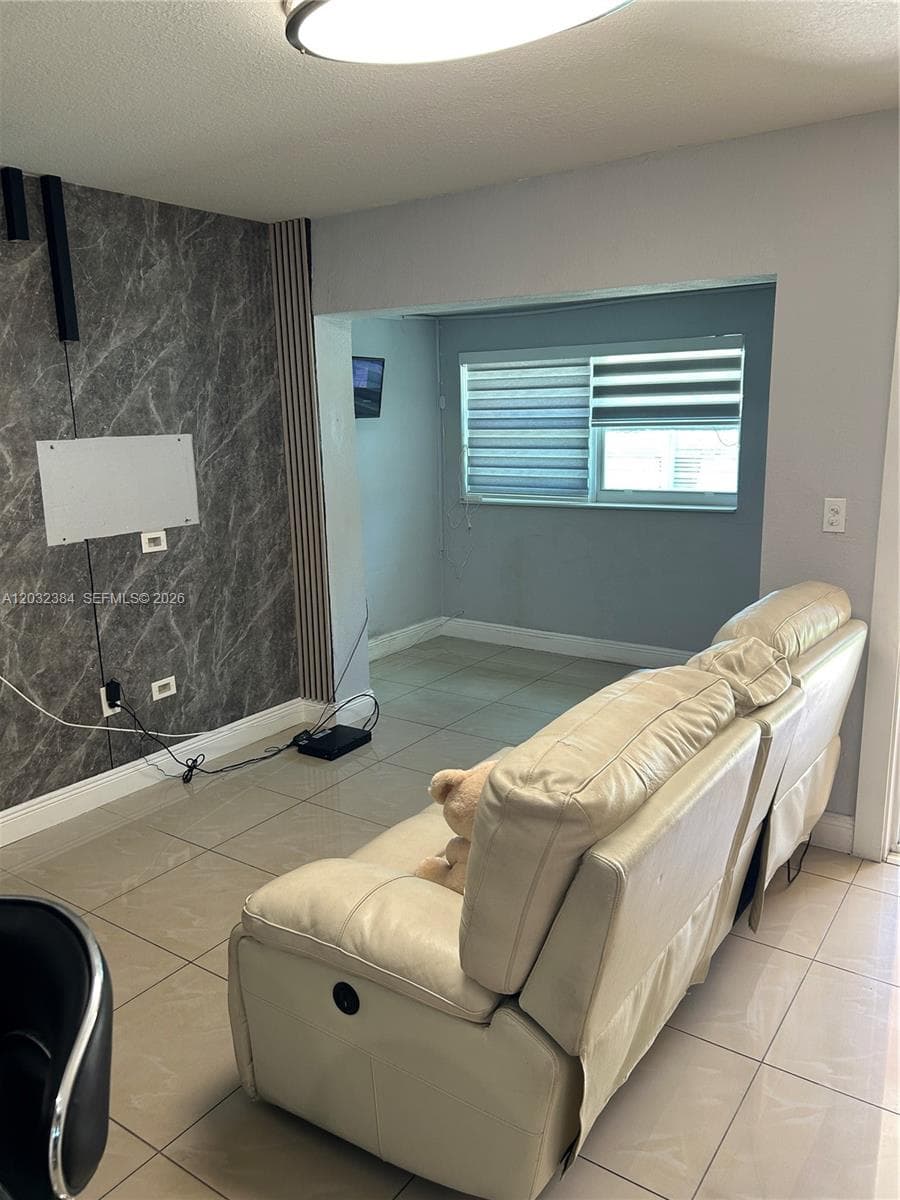 633 E 22nd St, Hialeah FL 33013 — 7