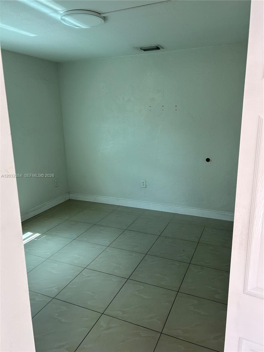 633 E 22nd St, Hialeah FL 33013 — 25