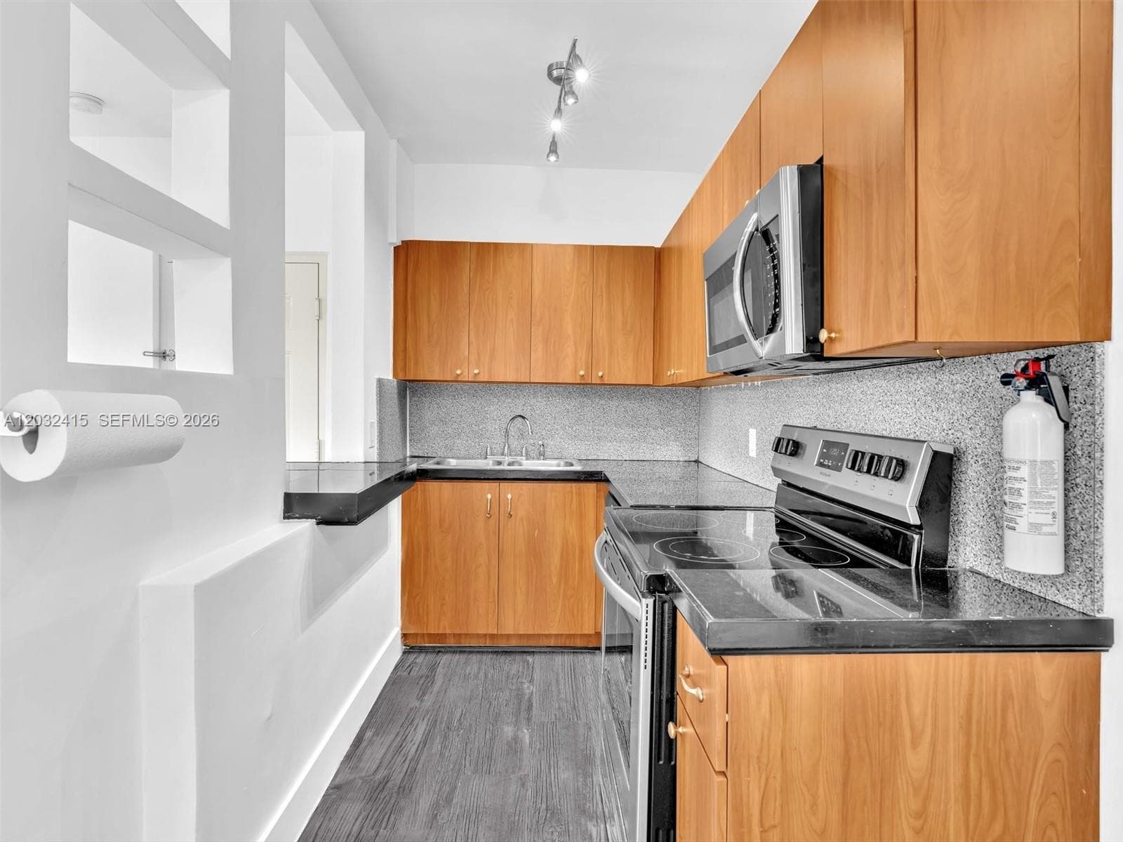 934 Michigan Ave # 305, Miami Beach FL 33139 — 8