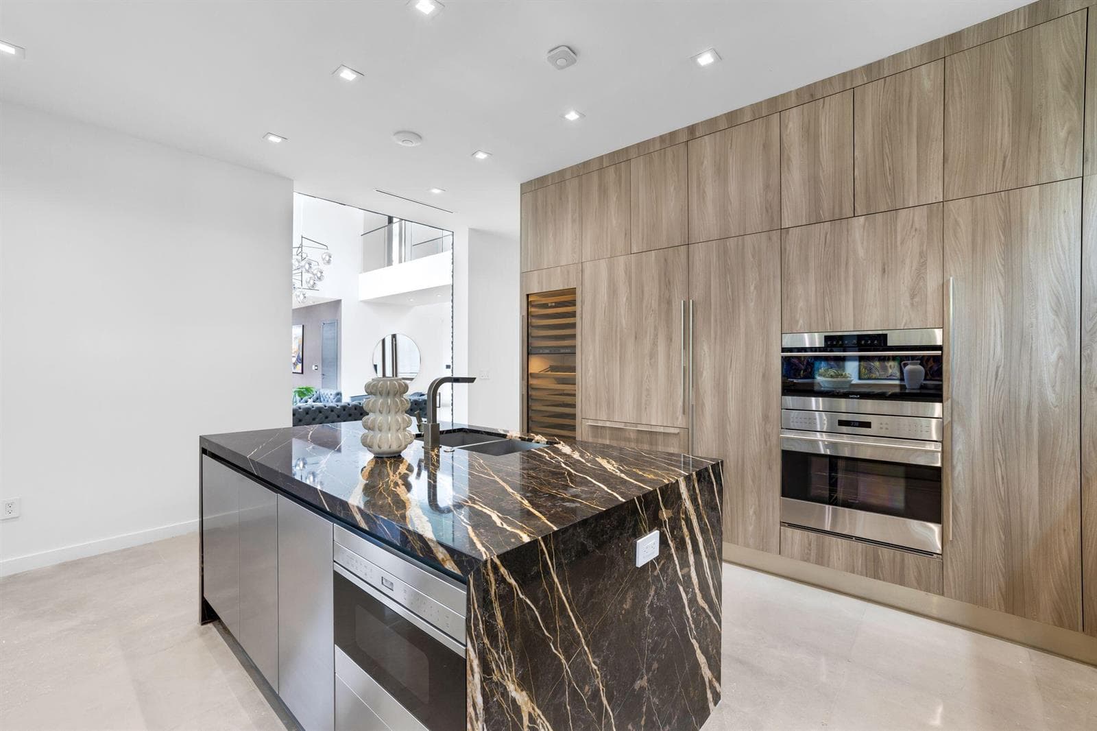 3462 NE 171st Street, North Miami Beach FL 33160 — 32