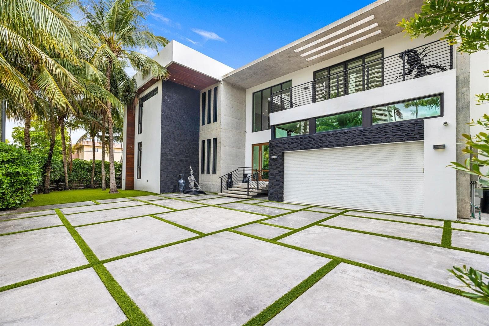 3462 NE 171st Street, North Miami Beach FL 33160 — 4
