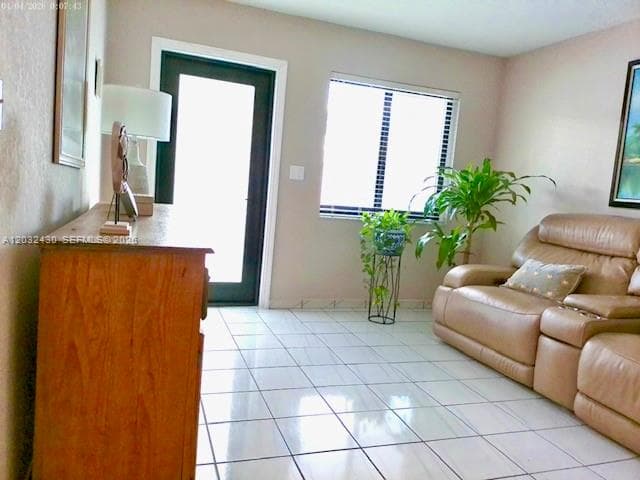 6527 W 22nd Ln, Hialeah FL 33016 — 2