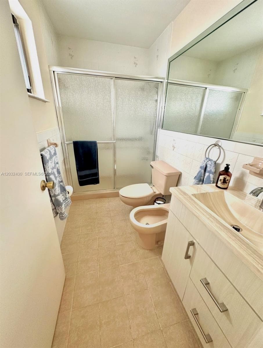 6527 W 22nd Ln, Hialeah FL 33016 — 11