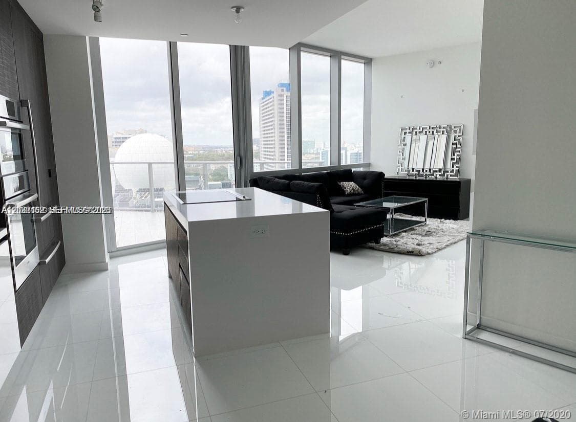 Paramount World Center, Miami, FL — 1