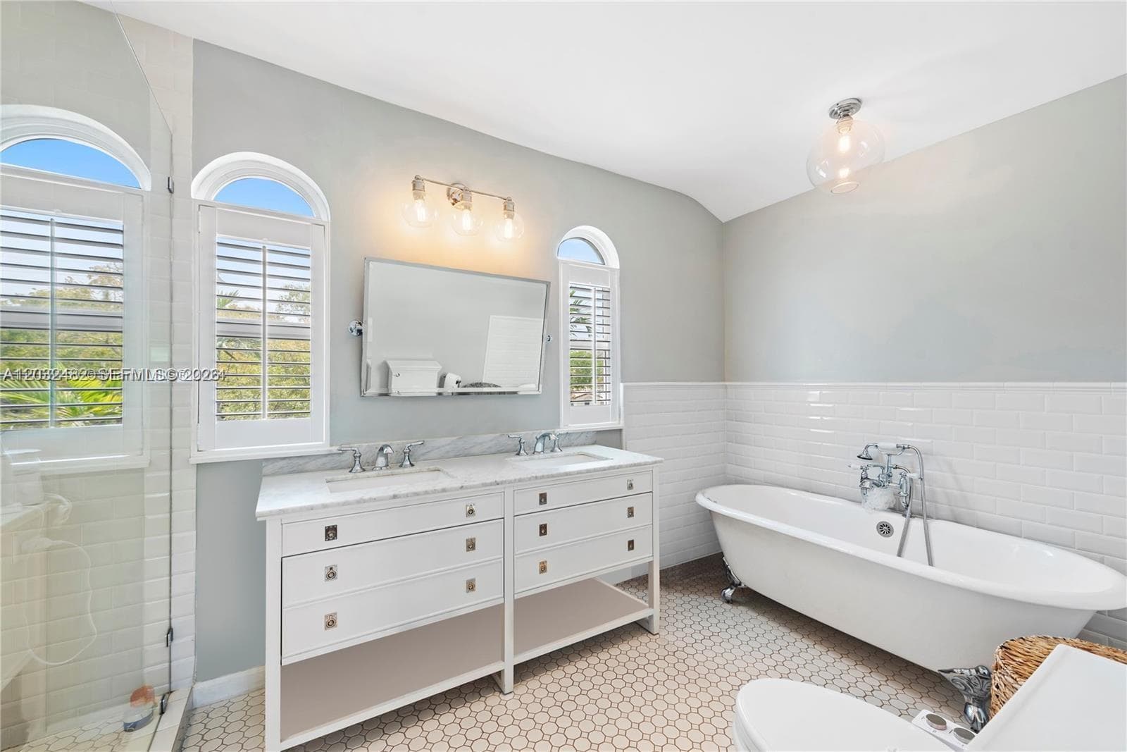 5621 Alton Rd, Miami Beach FL 33140 — 24