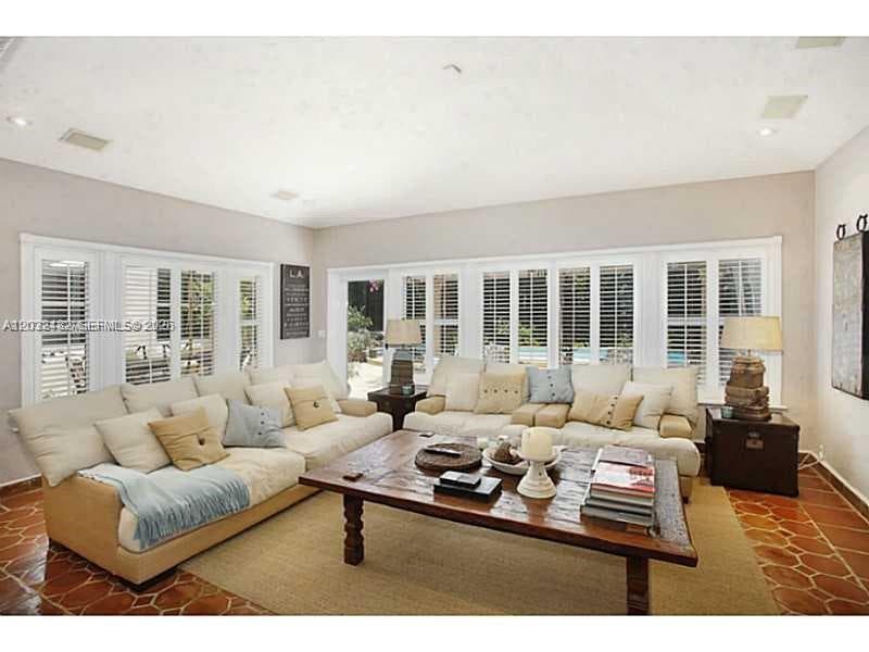 5621 Alton Rd, Miami Beach FL 33140 — 15