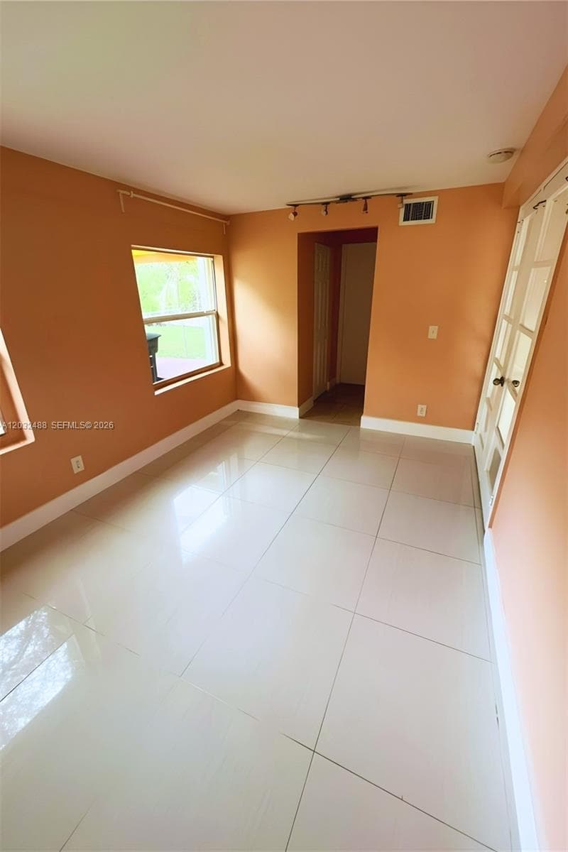 14215 NE 9th Ave # 14215, North Miami FL 33161 — 15