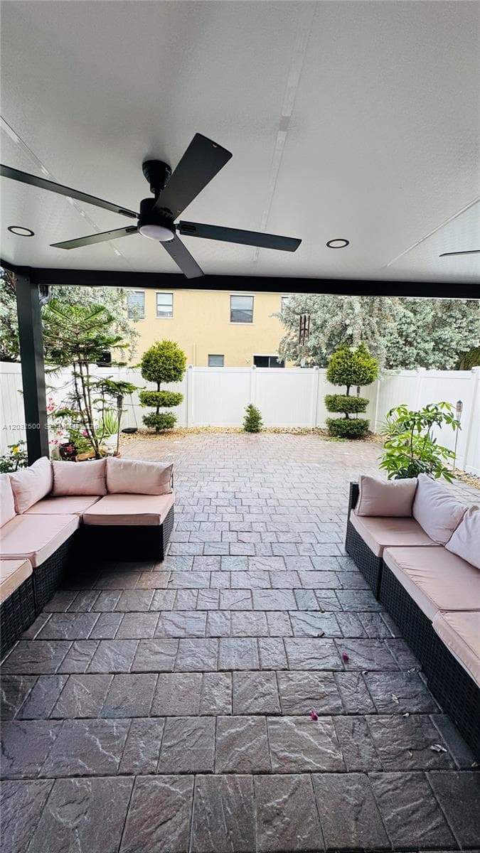 3355 W 90th Ter, Hialeah FL 33018 — 7