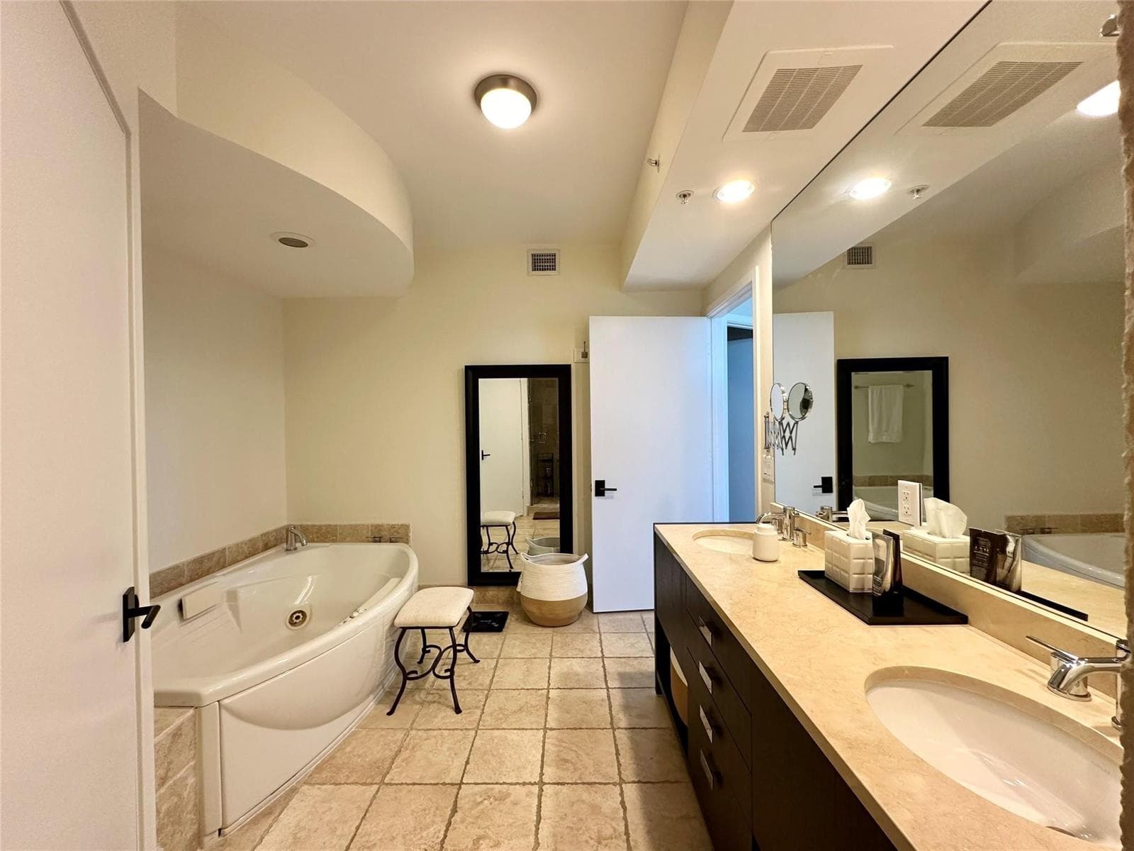 18201 Collins Avenue # 1901, Sunny Isles Beach FL 33160 — 49