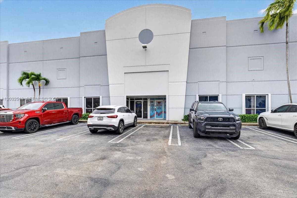 11077 NW 122nd St # 11, Medley FL 33178 — 1