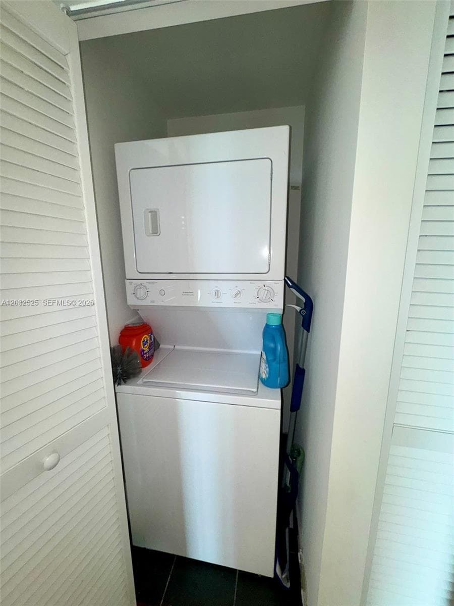 79 SW 12th St # 1502, Miami FL 33130 — 11