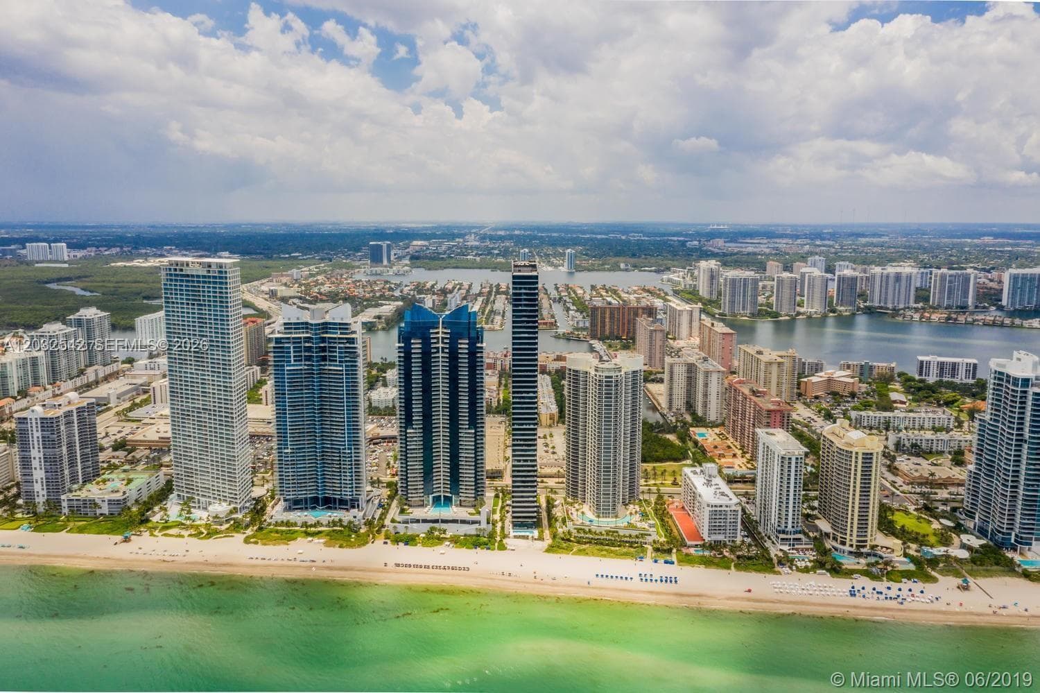 17201 Collins Ave# DEN # 1203, Sunny Isles Beach FL 33160 — 23