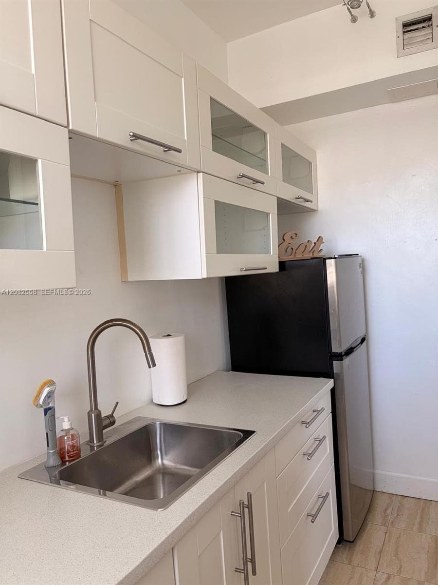 900 16th St # 301, Miami Beach FL 33139 — 4