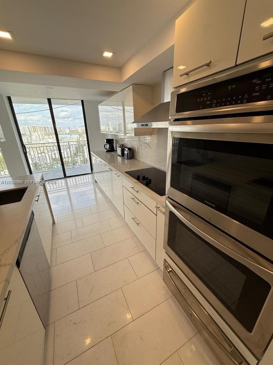 Winston Towers 600 Condo, Sunny Isles Beach, FL — 2