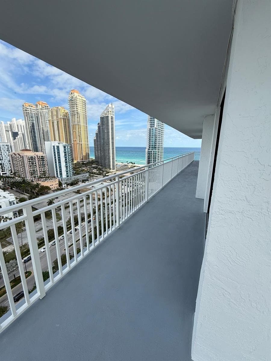 Winston Towers 600 Condo, Sunny Isles Beach, FL — 1