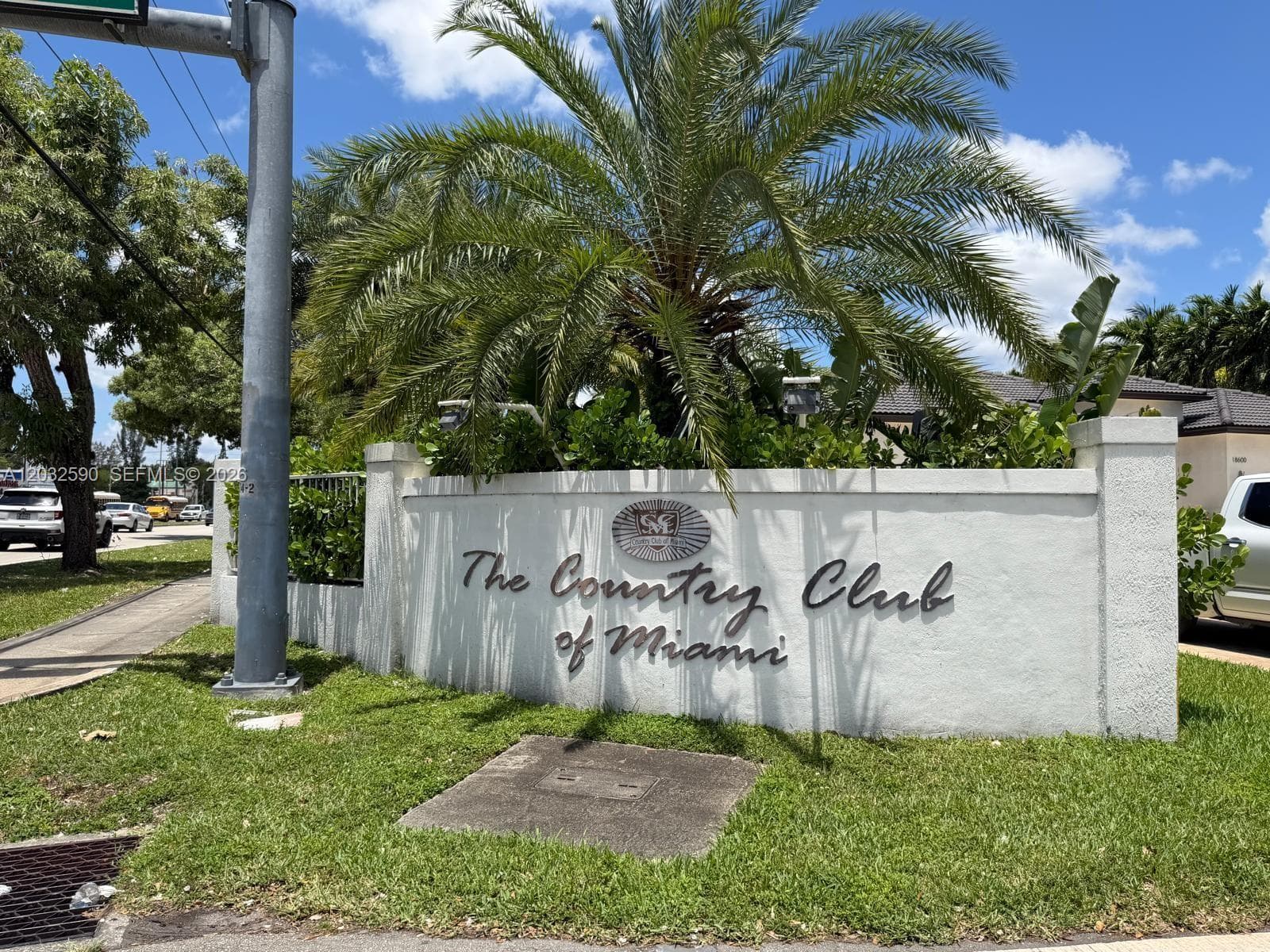 18801 Oakland Hills Dr, Hialeah FL 33015 — 2