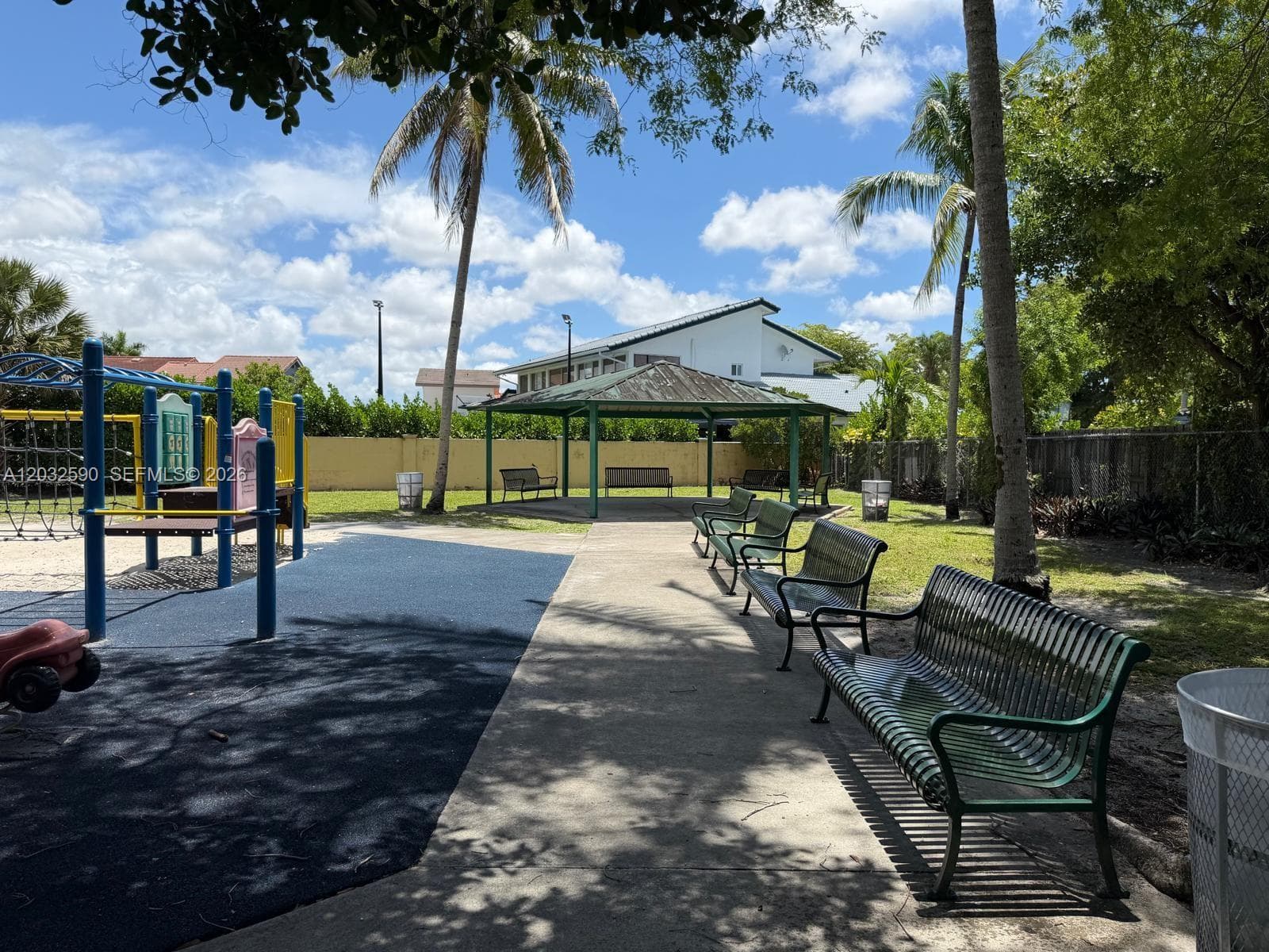 18801 Oakland Hills Dr, Hialeah FL 33015 — 24