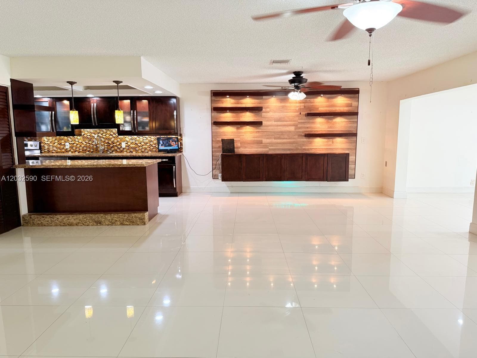 18801 Oakland Hills Dr, Hialeah FL 33015 — 10