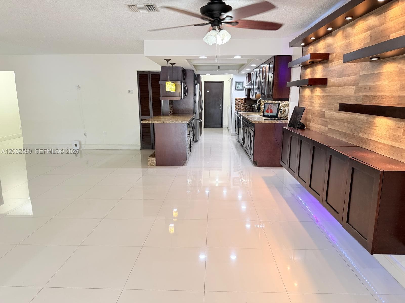 18801 Oakland Hills Dr, Hialeah FL 33015 — 11