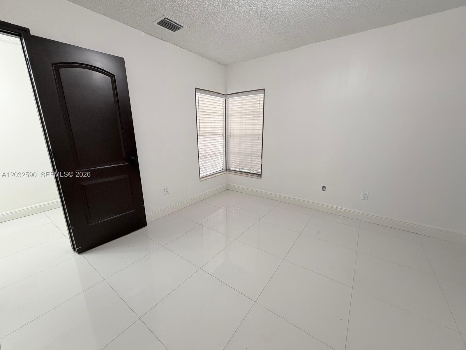 18801 Oakland Hills Dr, Hialeah FL 33015 — 19