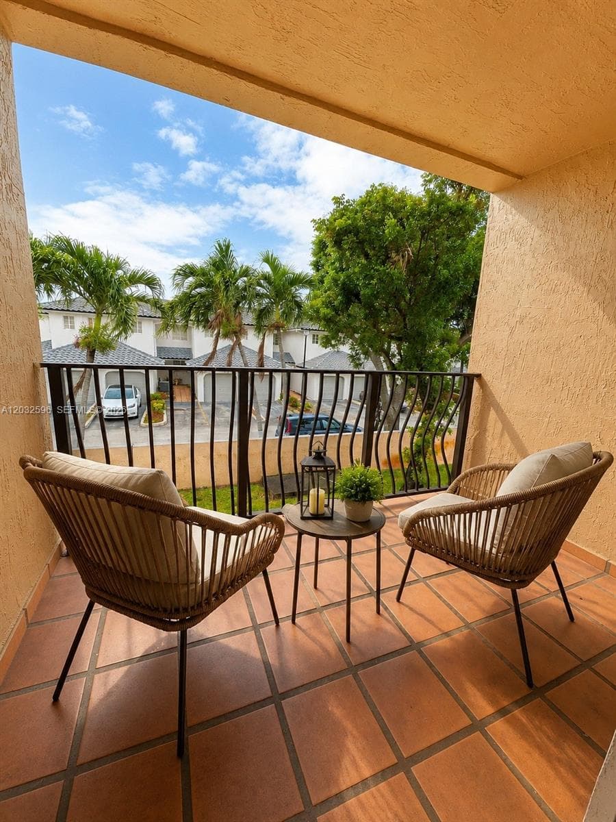 Poinciana Lakes Villas Co, Hialeah, FL — 27