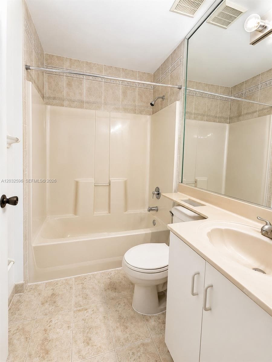 Poinciana Lakes Villas Co, Hialeah, FL — 13