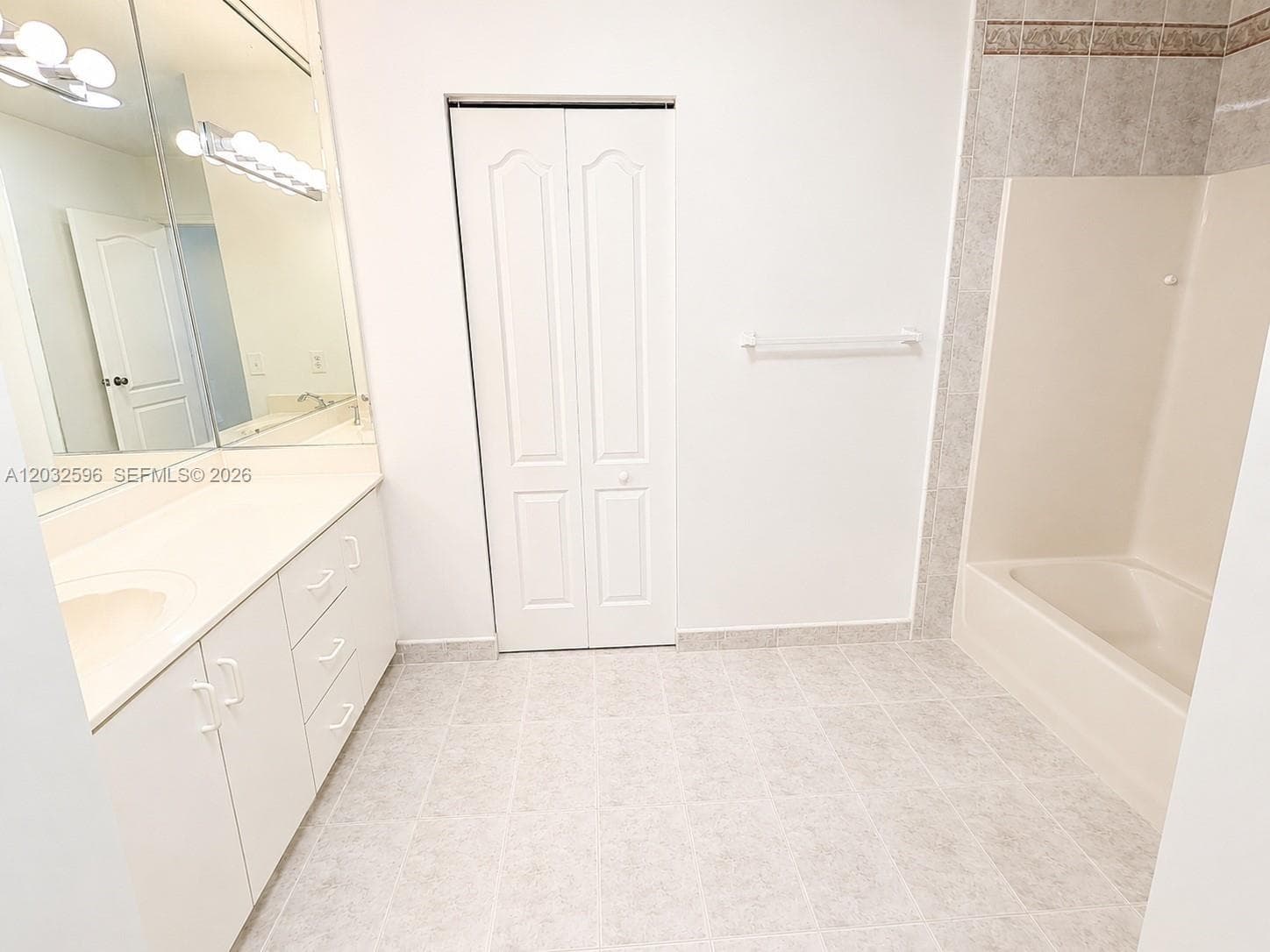 Poinciana Lakes Villas Co, Hialeah, FL — 20
