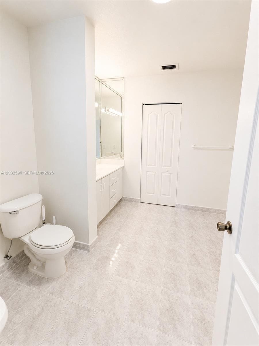 Poinciana Lakes Villas Co, Hialeah, FL — 19