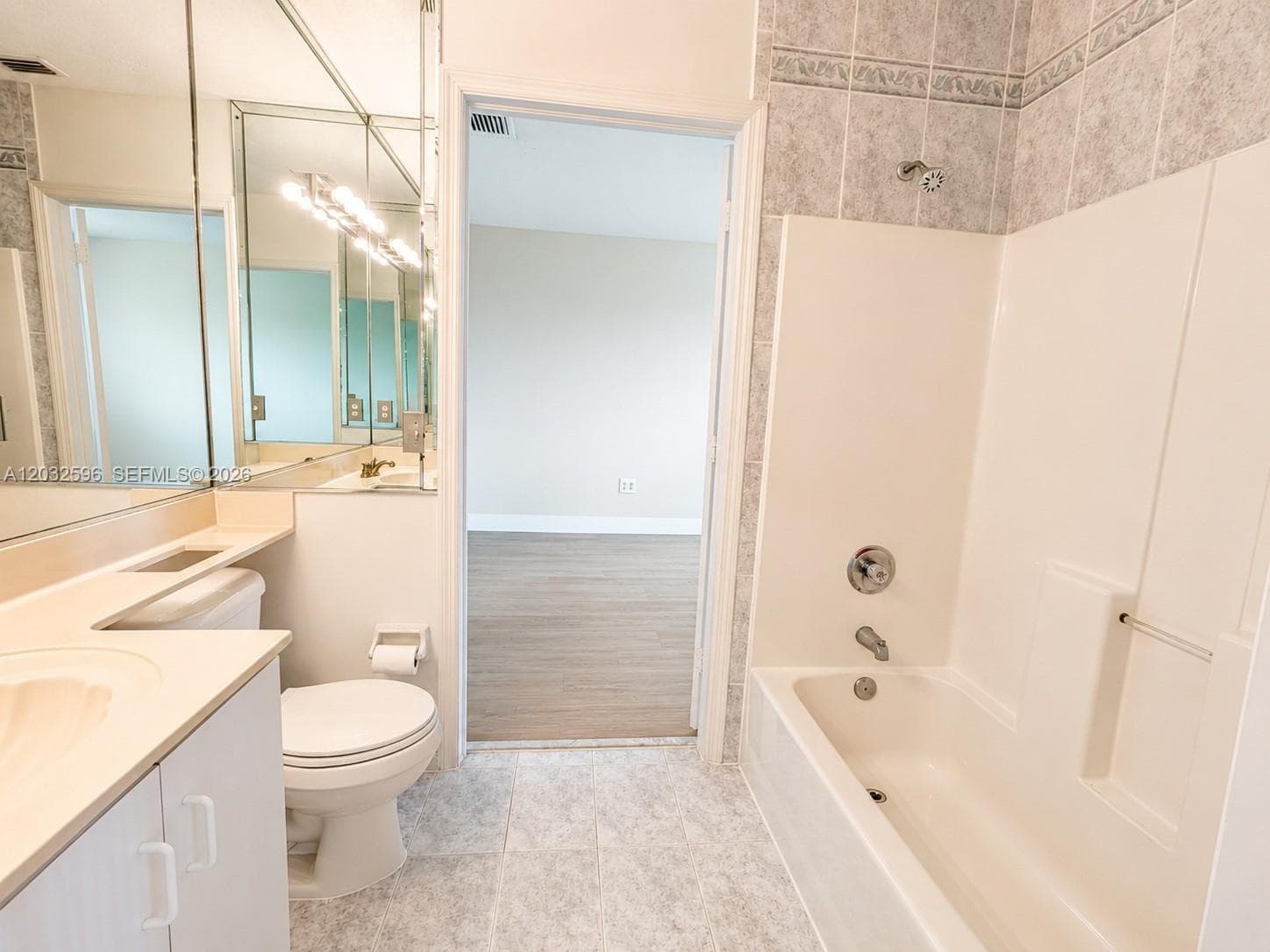Poinciana Lakes Villas Co, Hialeah, FL — 25