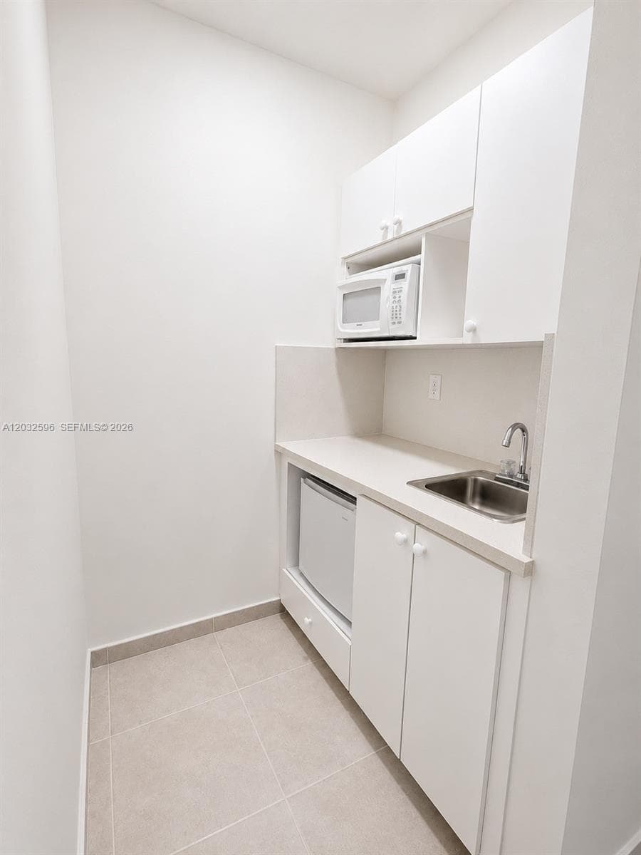 Poinciana Lakes Villas Co, Hialeah, FL — 21
