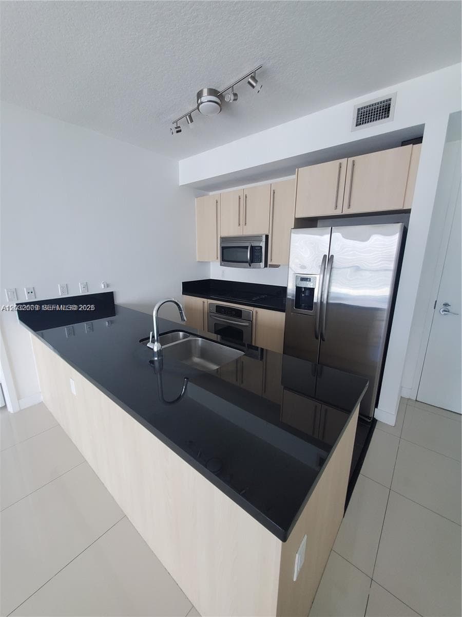1111 SW 1  AVE, Miami FL 33130 — 4