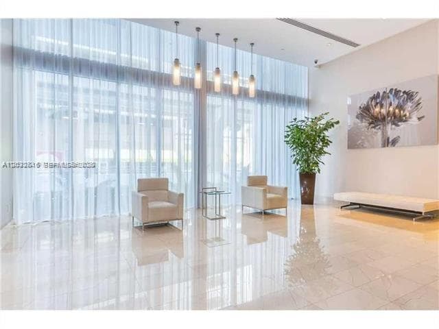1111 SW 1  AVE, Miami FL 33130 — 1
