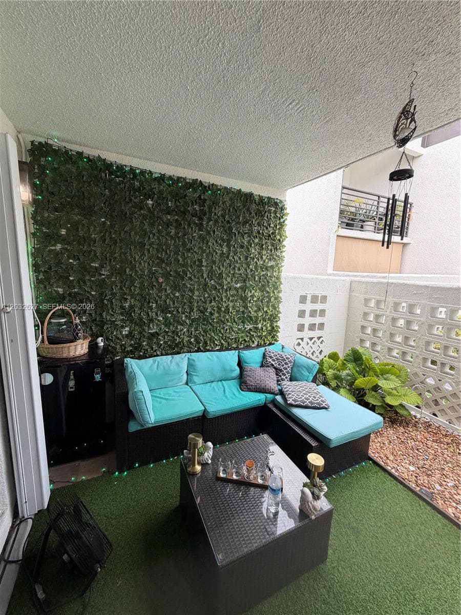 9705 Fontainebleau Blvd # B108, Miami FL 33172 — 2