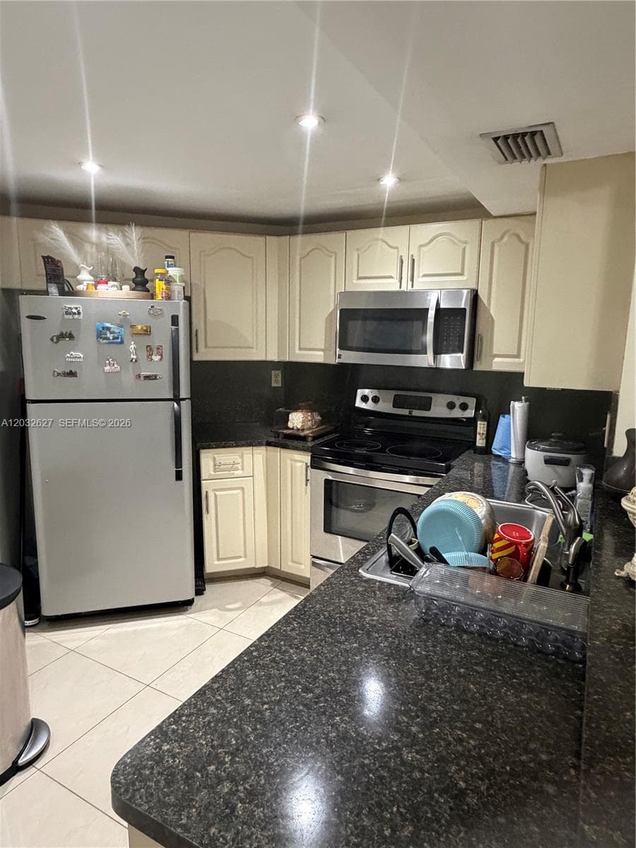 9705 Fontainebleau Blvd # B108, Miami FL 33172 — 9