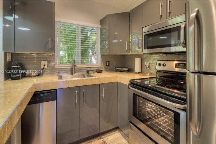 659 Meridian Ave # 10, Miami Beach FL 33139 — 3